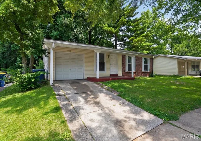 Photo 2 of Single family home for sale at 6315 Coventry Dr, Florissant, MO 63033 | MLS# MIS26035002 | Listing updated on 2026-10-19