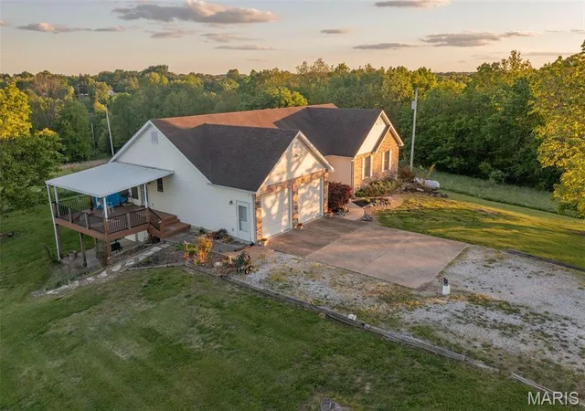 4th image of 1010 Tick Ridge Rd, Silex, MO 63377 | MLS# MIS26035015