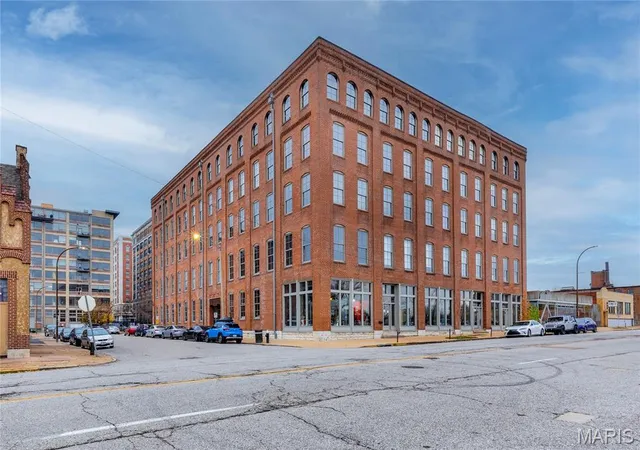 Photo 2 of Sale Pending at 721 N 17th St #207, Saint Louis, MO 63103 | MLS# MIS26035022 | Listing updated on 2026-09-13