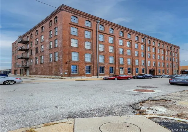 Photo 3 of Sale Pending at 721 N 17th St #207, Saint Louis, MO 63103 | MLS# MIS26035022 | Listing updated on 2026-09-13