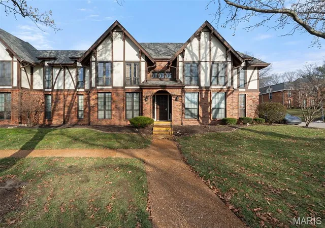 Homes for sale in Ballwin, MO | 917 Claytonbrook Dr #3, Ballwin, MO 63011 | MLS# MIS26035034