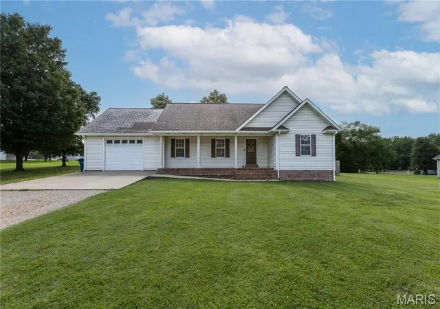 Homes for sale in Dexter, MO | 11679 Finley Dr, Dexter, MO 63841 | MLS# MIS26035047
