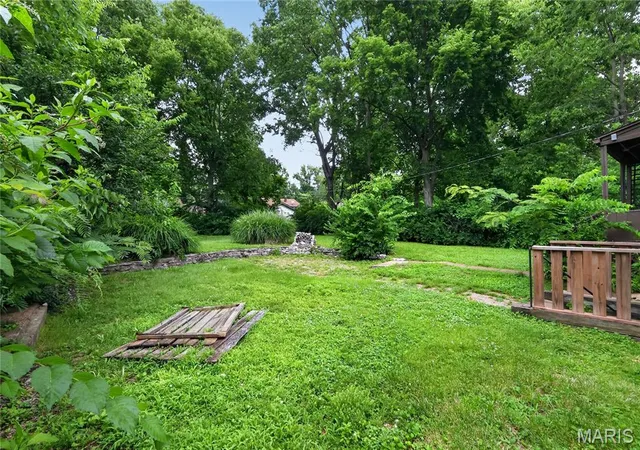 Photo 3 of Sale Pending at 8211 Madison Ave, Saint Louis, MO 63114 | MLS# MIS26035084 | Listing updated on 2026-08-13