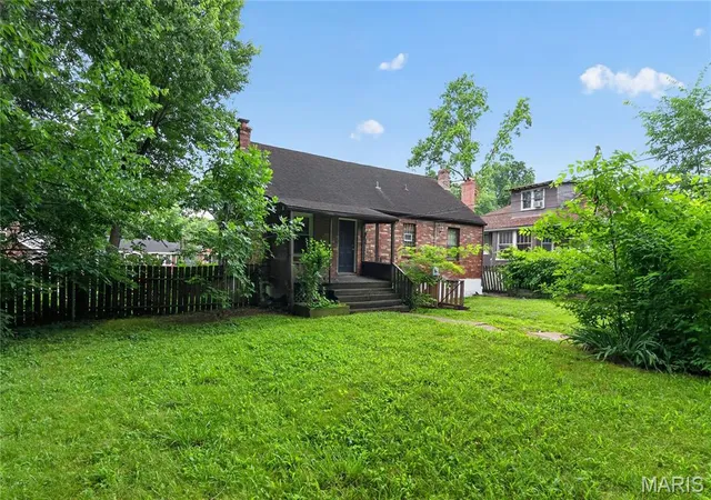 Photo 3 of Sale Pending at 8211 Madison Ave, Saint Louis, MO 63114 | MLS# MIS26035084 | Listing updated on 2026-08-13