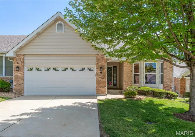 Photo 1 of Sale Pending at 6 Country Bluff Ct, Saint Charles, MO 63301 | MLS# MIS26035085 | Listing updated on 2026-08-06