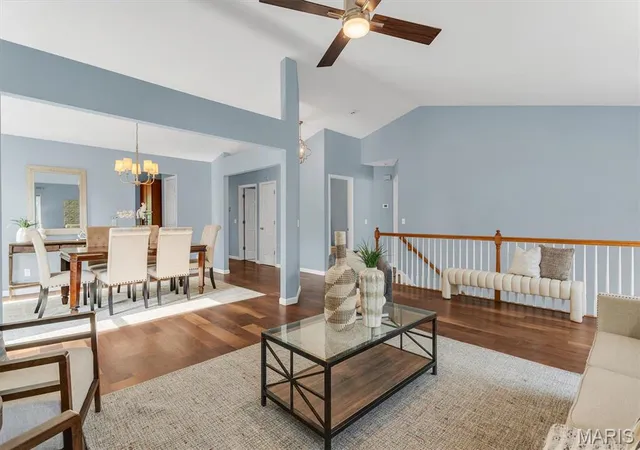 Photo 2 of Sale Pending at 6 Country Bluff Ct, Saint Charles, MO 63301 | MLS# MIS26035085 | Listing updated on 2026-08-06