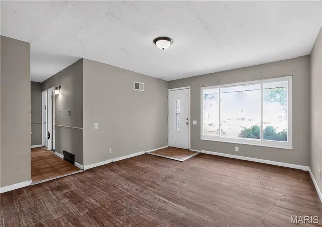Photo 4 of Single family home for sale at 2254 Gadbury Dr, Saint Louis, MO 63136 | MLS# MIS26035091 | Listing updated on 2026-10-19