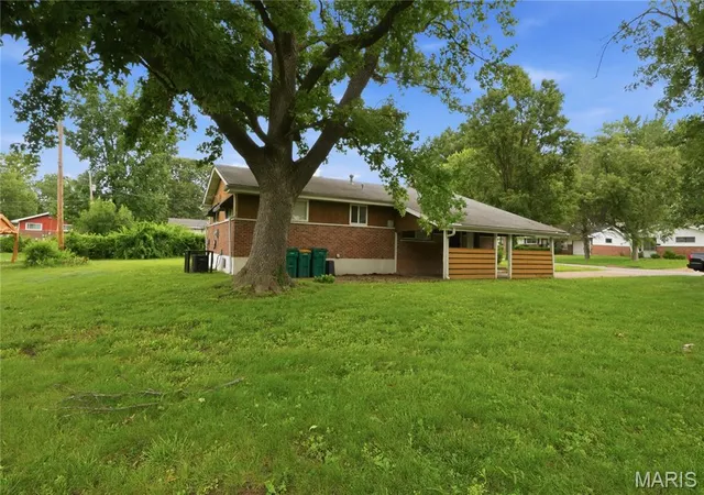 Photo 4 of Sale Pending at 9731 Lanier Dr, Saint Louis, MO 63136 | MLS# MIS26035111 | Listing updated on 2026-10-27