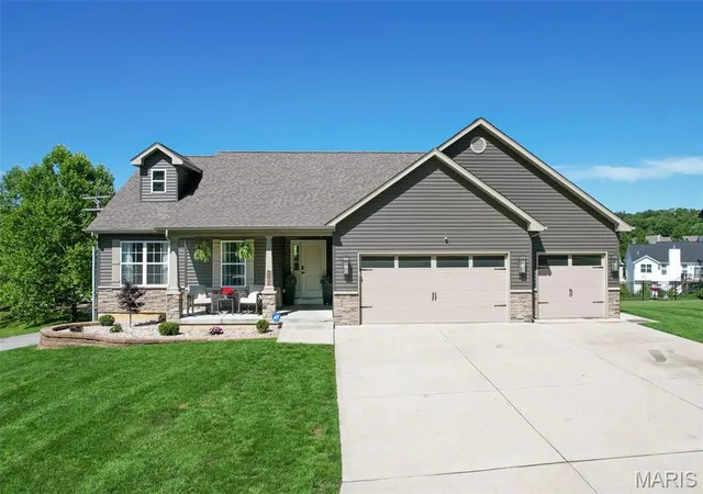 Homes for sale in Troy, MO | 201 Auburn Ridge Dr, Troy, MO 63379 | MLS# MIS26035160