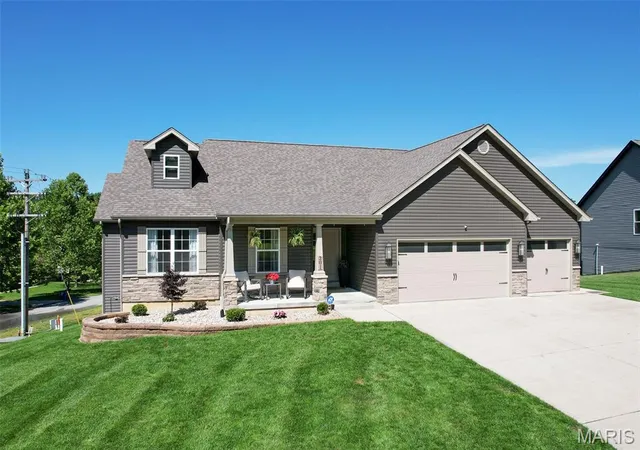 Homes for sale in Troy, MO | 201 Auburn Ridge Dr, Troy, MO 63379 | MLS# MIS26035160
