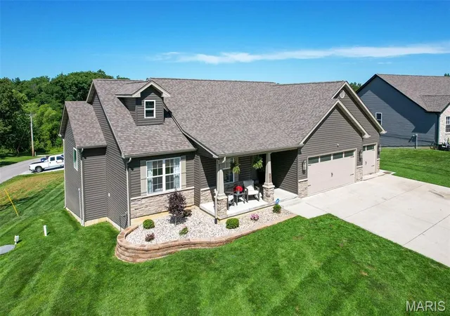 Homes for sale in Troy, MO | 201 Auburn Ridge Dr, Troy, MO 63379 | MLS# MIS26035160
