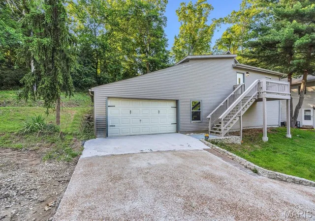 Homes for sale in Ballwin, MO | 635 Castlewood Dr, Ballwin, MO 63021 | MLS# MIS26035161
