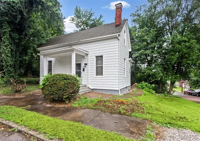 Photo 1 of Single family home for sale at 327 N 1st St, Belleville, IL 62220 | MLS# MIS26035167 | Listing updated on 2026-10-22