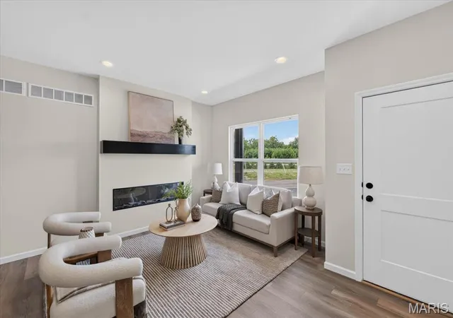 Photo 2 of Townhouse for sale at 108 Cottle Creek Wy, Saint Charles, MO 63304 | MLS# MIS26035174 | Listing updated on 2026-08-31