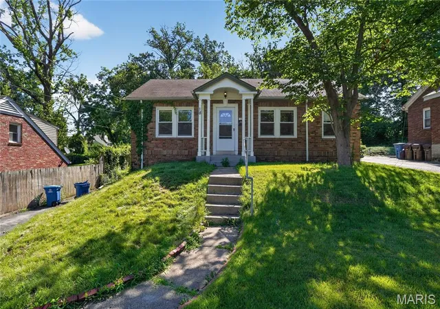 Homes for sale in Ferguson, MO | 18 S Barat Ave, Ferguson, MO 63135 | MLS# MIS26035180