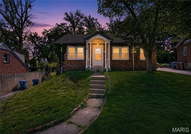 Homes for sale in Ferguson, MO | 18 S Barat Ave, Ferguson, MO 63135 | MLS# MIS26035180