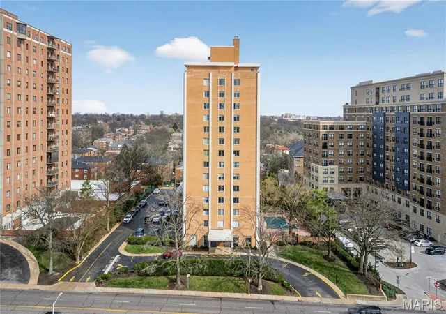 Condo for sale at 900 S Hanley Rd #11D, Saint Louis, MO 63105 | MLS# MIS26035220 | Listing updated on 2026-09-02