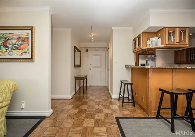 Photo 3 of Condo for sale at 900 S Hanley Rd #11D, Saint Louis, MO 63105 | MLS# MIS26035220 | Listing updated on 2026-09-02