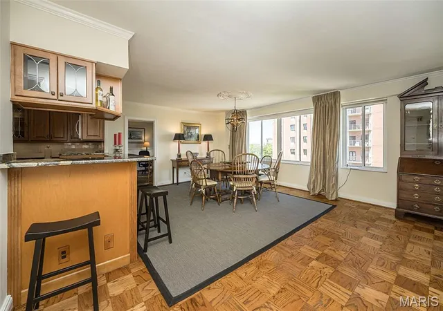 Photo 4 of Condo for sale at 900 S Hanley Rd #11D, Saint Louis, MO 63105 | MLS# MIS26035220 | Listing updated on 2026-09-02