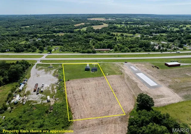 Homes for sale in Hannibal, MO | 11581 Hwy 61, Hannibal, MO 63401 | MLS# MIS26035249