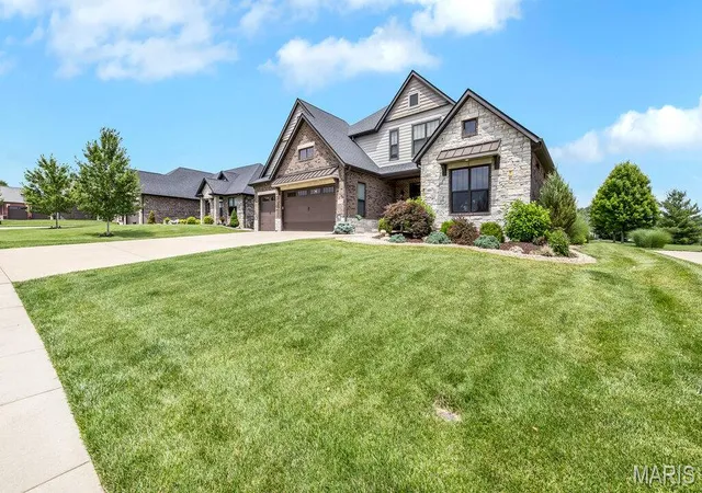 Homes for sale in Edwardsville, IL | 3904 Stone Hollow Ln, Edwardsville, IL 62025 | MLS# MIS26035281