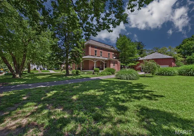 Homes for sale in Alton, IL | 1715 Liberty St, Alton, IL 62002 | MLS# MIS26035333