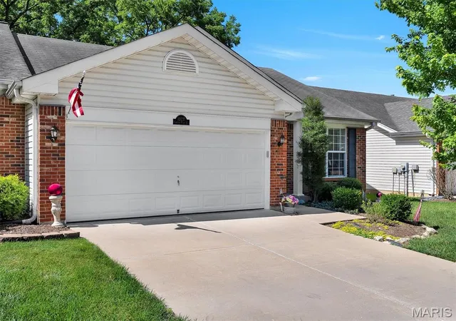 Homes for sale in St Louis, MO | 10237 Carlton Pl Ct, St Louis, MO 63123 | MLS# MIS26035337