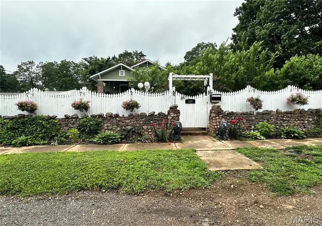 Photo 2 of Single family home for sale at 122 N Shepherd St, Ironton, MO 63650 | MLS# MIS26035355 | Listing updated on 2026-10-01