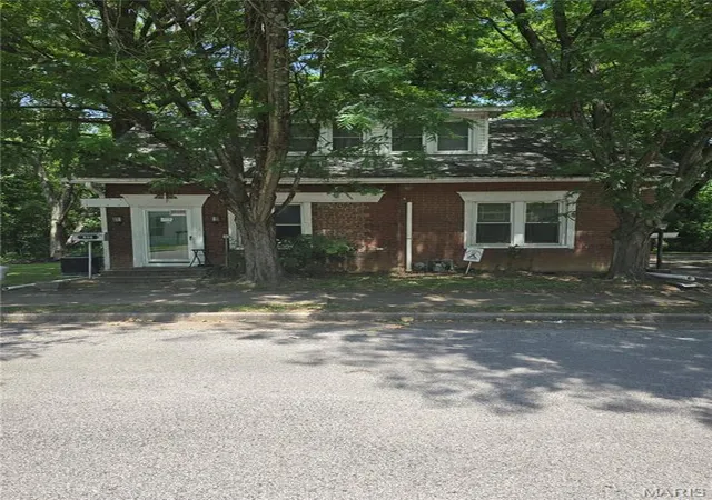 Photo 1 of Sale Pending at 910 N 2nd St, Swansea, IL 62226 | MLS# MIS26035359 | Listing updated on 2026-09-18
