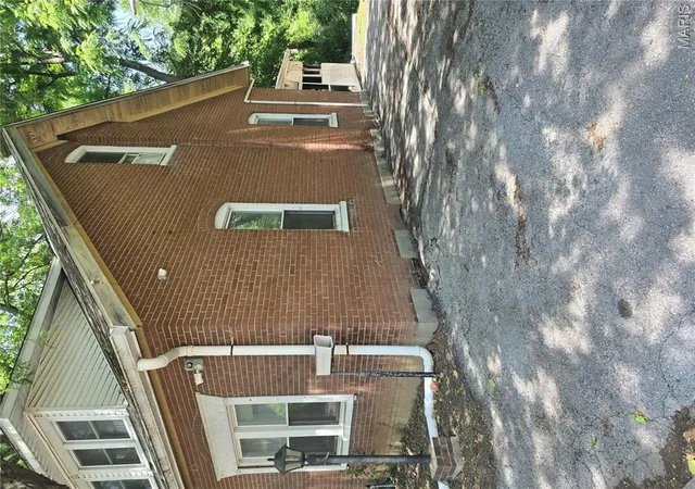Photo 2 of Sale Pending at 910 N 2nd St, Swansea, IL 62226 | MLS# MIS26035359 | Listing updated on 2026-09-18