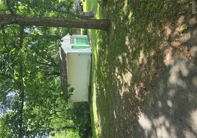 Photo 3 of Sale Pending at 910 N 2nd St, Swansea, IL 62226 | MLS# MIS26035359 | Listing updated on 2026-09-18