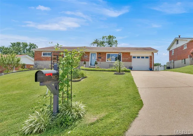 2nd image of 9806 Whitcomb Ln, Unincorporated, MO 63123 | MLS# MIS26035368