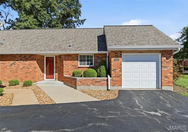 Homes for sale in Ballwin, MO | 1419 Tahoe Valley Ct, Ballwin, MO 63021 | MLS# MIS26035371