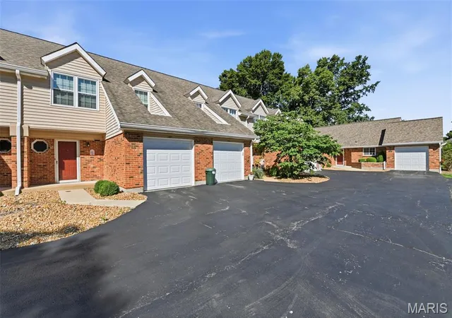 Homes for sale in Ballwin, MO | 1419 Tahoe Valley Ct, Ballwin, MO 63021 | MLS# MIS26035371