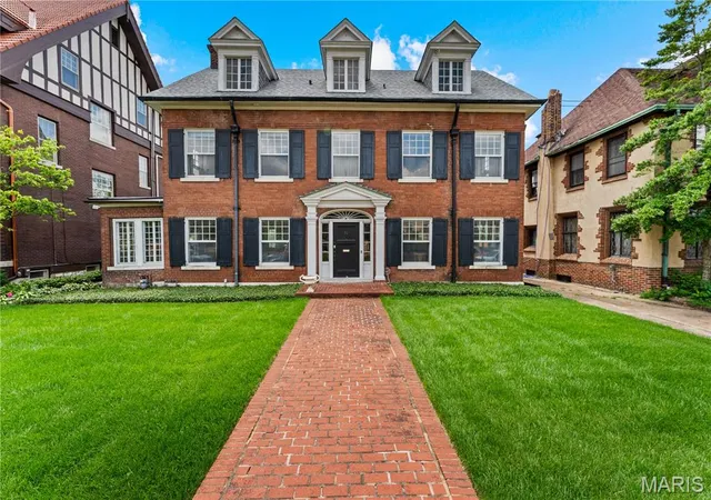 Photo 1 of Single family home for sale at 30 Kingsbury Pl, Saint Louis, MO 63112 | MLS# MIS26035380 | Listing updated on 2026-06-30