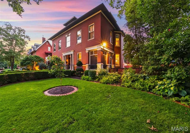 Photo 2 of Sale Pending at 3117 Russell Blvd, Saint Louis, MO 63104 | MLS# MIS26035404 | Listing updated on 2026-07-28