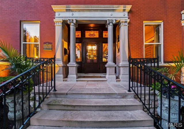 Photo 3 of Sale Pending at 3117 Russell Blvd, Saint Louis, MO 63104 | MLS# MIS26035404 | Listing updated on 2026-07-28