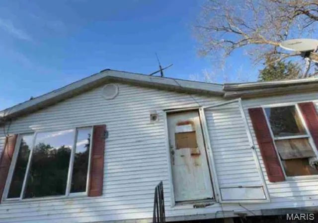 Homes for sale in De Soto, MO | 401 Hill Side Rd, De Soto, MO 63020 | MLS# MIS26035428