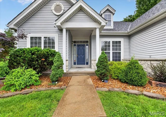 2nd image of 853 Wellesley Pl Dr, Chesterfield, MO 63017 | MLS# MIS26035443