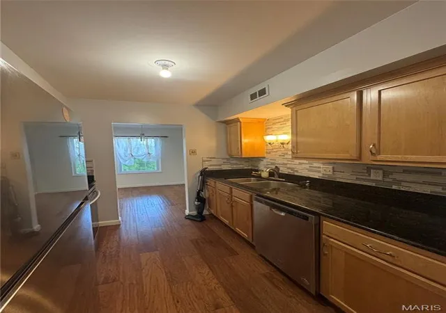 Listing Photo 4 - Condo for sale in building located at 809 N Hanley Rd, St. Louis, MO 63130 - Unit #C