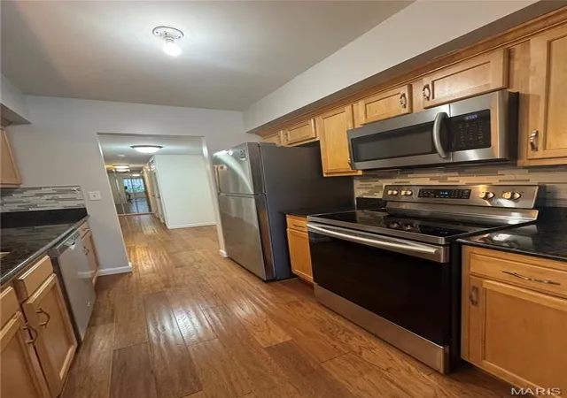 Listing Photo 5 - Condo for sale in building located at 809 N Hanley Rd, St. Louis, MO 63130 - Unit #C