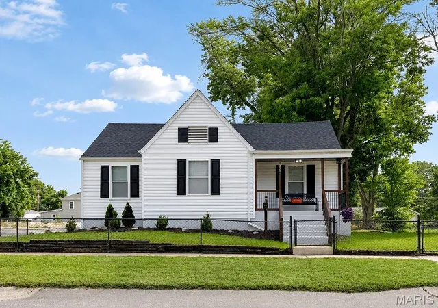 Homes for sale in De Soto, MO | 206 E Clement St, De Soto, MO 63020 | MLS# MIS26035478