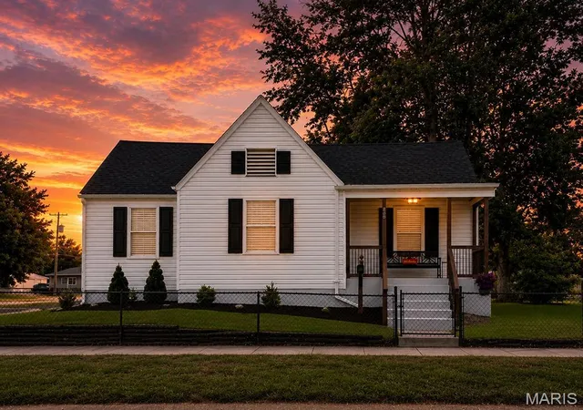 Homes for sale in De Soto, MO | 206 E Clement St, De Soto, MO 63020 | MLS# MIS26035478