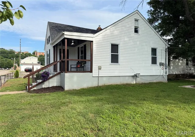 Homes for sale in De Soto, MO | 206 E Clement St, De Soto, MO 63020 | MLS# MIS26035478