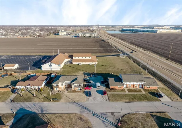 Homes for sale in Granite City, IL | 1 And 3 Georgetown Dr, Granite City, IL 62040 | MLS# MIS26035479