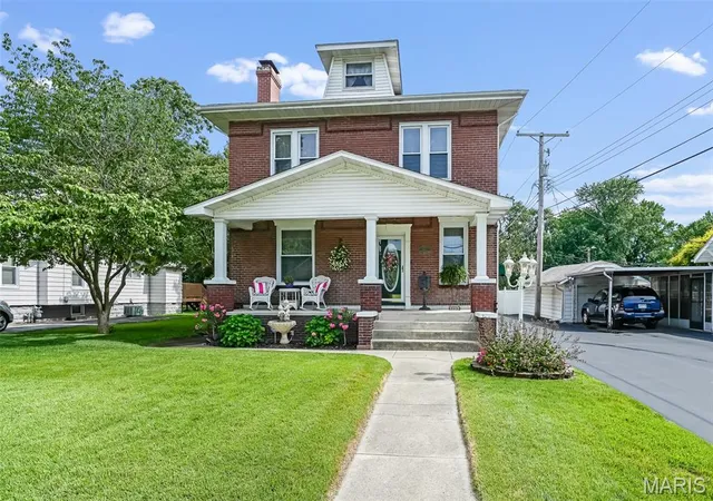 Homes for sale in Wood River, IL | 842 Lewis Ave, Wood River, IL 62095 | MLS# MIS26035486