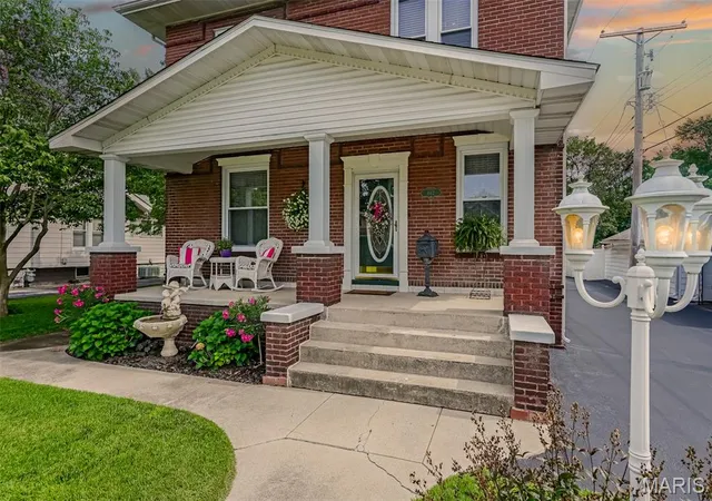 Homes for sale in Wood River, IL | 842 Lewis Ave, Wood River, IL 62095 | MLS# MIS26035486