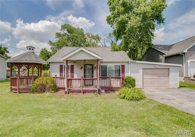 Single family home for sale at 137 Dorothy St, Moro, IL 62067 | MLS# MIS26035500