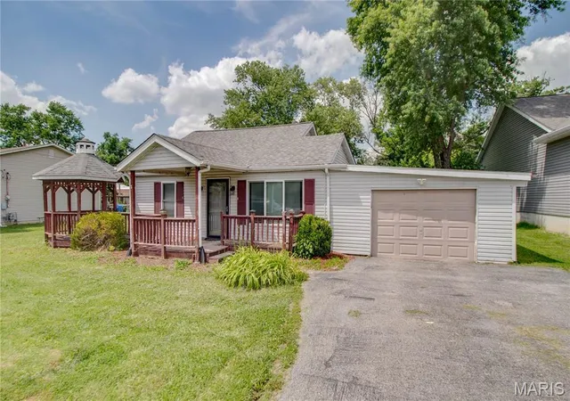 Photo 2 of Single family home for sale at 137 Dorothy St, Moro, IL 62067 | MLS# MIS26035500 | Listing updated on 2026-09-14