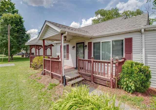 Photo 4 of Single family home for sale at 137 Dorothy St, Moro, IL 62067 | MLS# MIS26035500 | Listing updated on 2026-09-14
